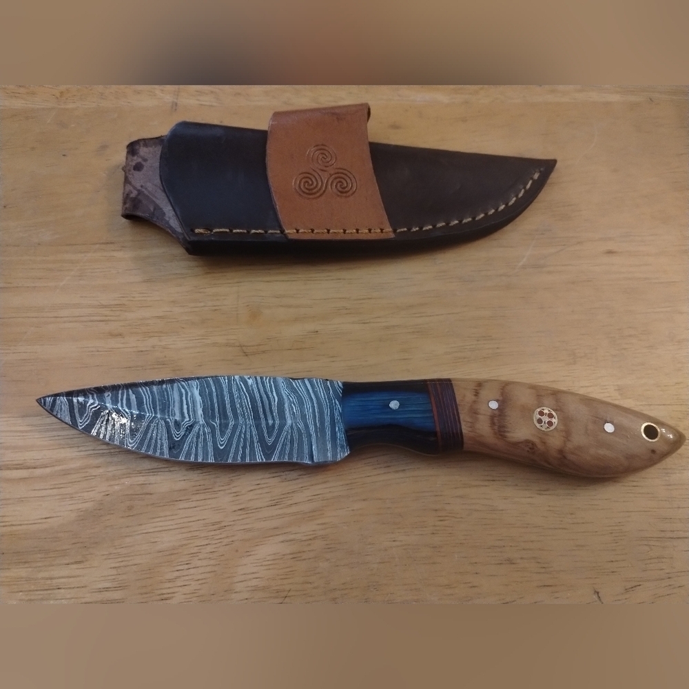 New Damascus steel blade men's hunting knife with sheath